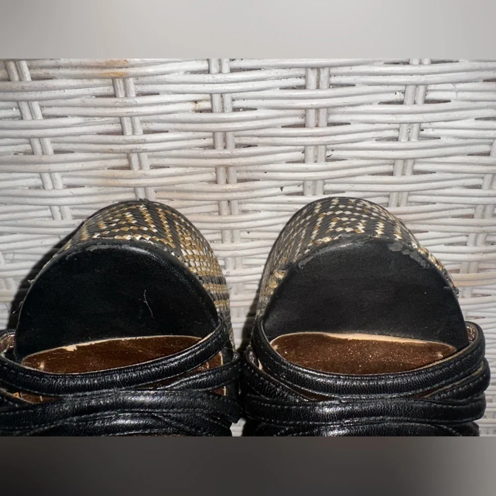 UEC BCBG HOSANNA Black and Tan Platform Wedge Sandals 6.5
